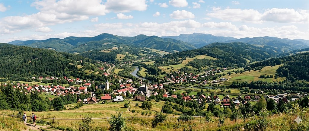 Beskid Żywiecki — lokalizacja Domu Aktywnego Seniora CuratioW w Rajczy